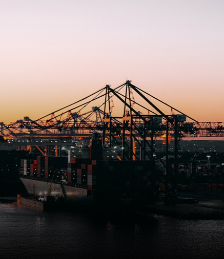 船舶码头使用丝杠防护罩的效益